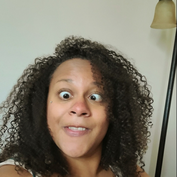 Meet your Posher, Catie - Picture 4 of 5